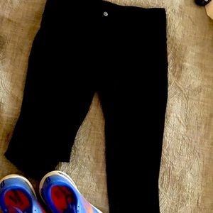 Black Lululemon capris